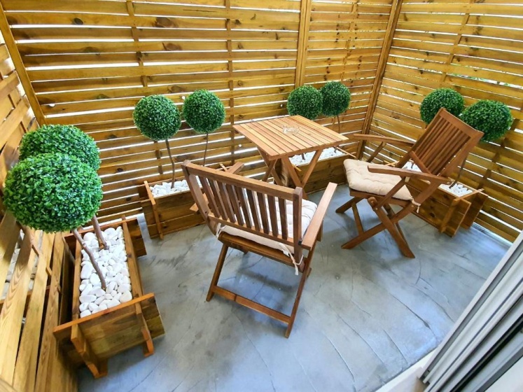 Lux studio 12 with yard in the heart of Athens — комфортный отель в Афины