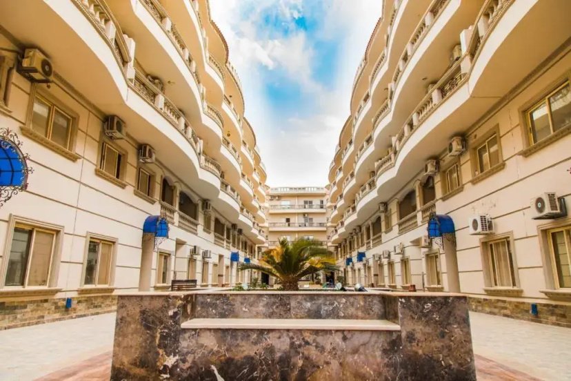 Two bedroom apartment with pool Nour Plaza F31 — забронировать отель в Хургаде