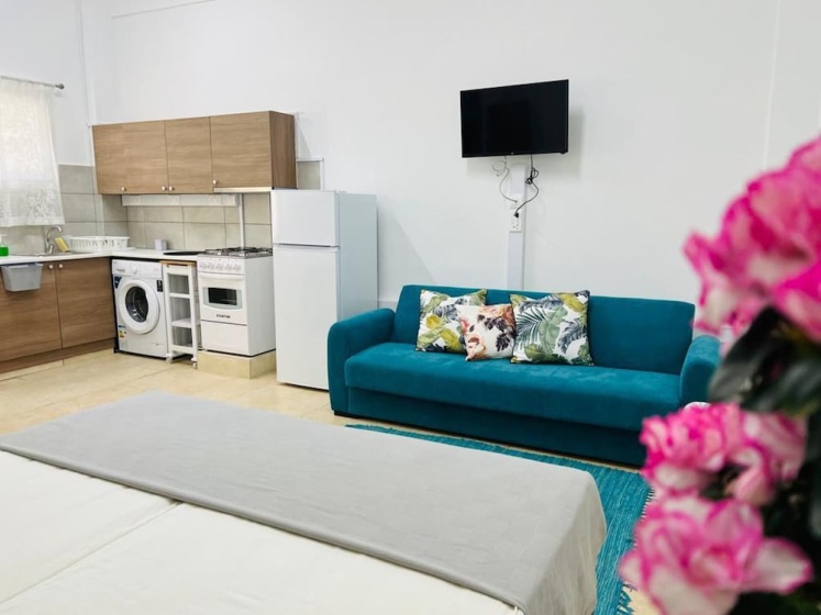 Impeccable Newly Renovated Studio in Larnaca — комфортный отель в Ларнака