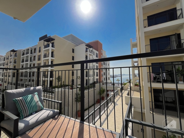 Stunning Beach View Apt. with Balcony Jumeirah La Mer — забронировать отель в Дубае