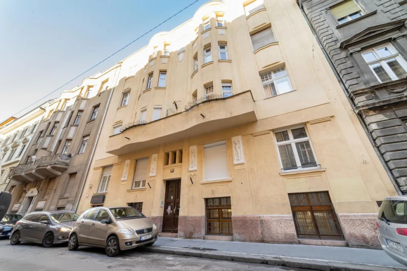 Real Apartments Lovag 3 — отель в Будапеште, Венгрия