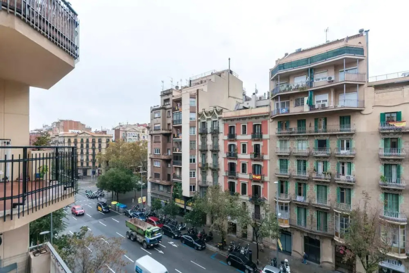Цены на Apartment With one Bedroom in Barcelona, With Wonderful City View, Balcony and Wifi - Near the Beach в Барселоне