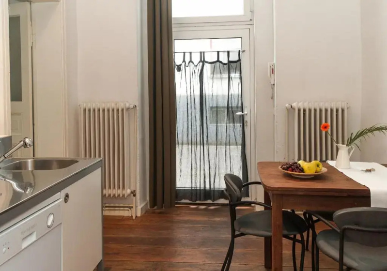 Courtyard Apartment (LIALI) — забронировать отель в Берлине