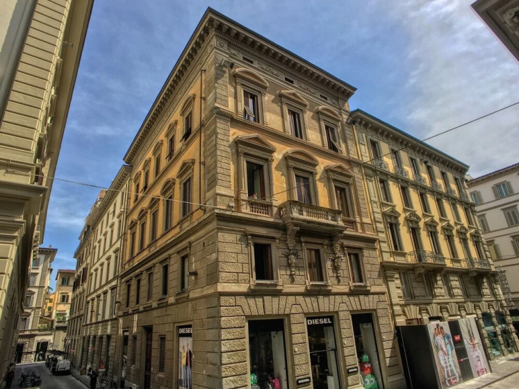 Apartment in Florence Near Duomo — забронировать отель в Флоренции