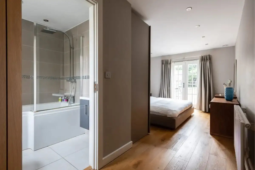 The Norfolk Townhouse - Large & Stunning 5BDR Mews Home on Private Street 2 — отель в Лондоне, Соединенное Королевство