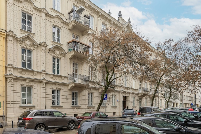 1930's Inspired Apartment by Renters — отель с удобствами в Варшаве
