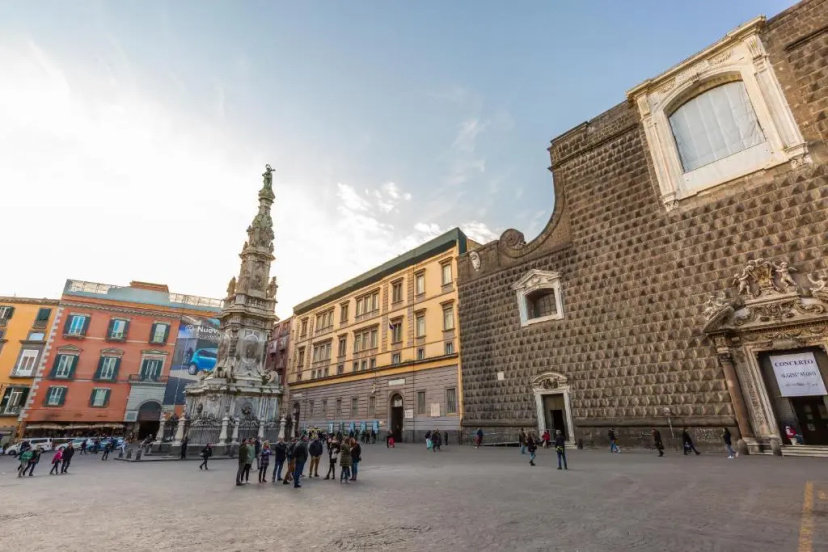 A Pochi Passi da Piazza del Ges — отель в Неаполе, Италия