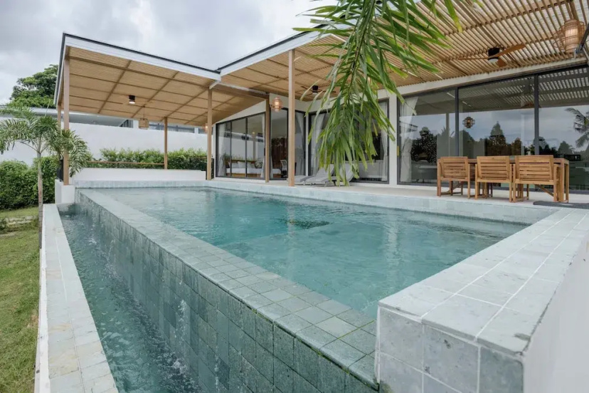 Tropical Poolside Retreat by Sea N' Rent — комфортный отель в Ко Пханган