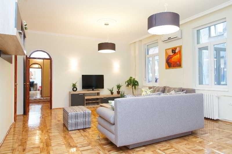 3 Bedroom Apartment Central Square — отель с удобствами в Белграде