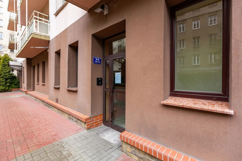 Цены на Apartments Warsaw Hoza by Renters в Варшаве