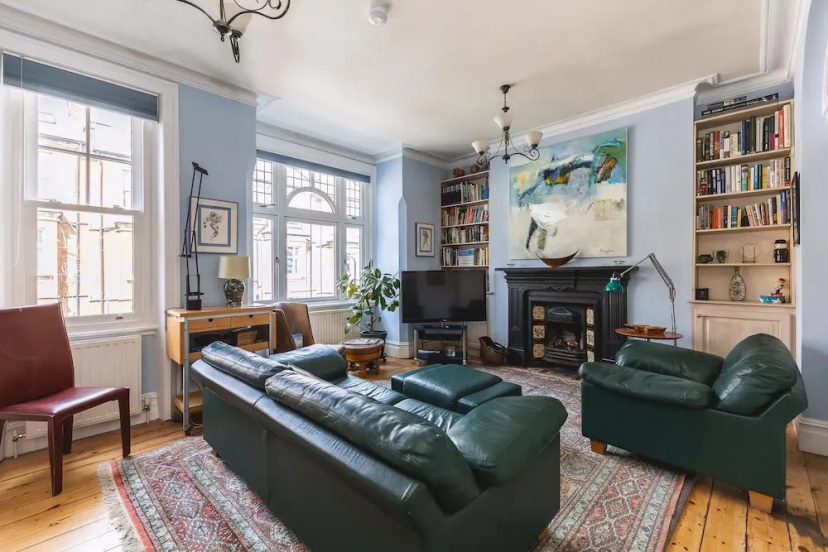 Цены на Stylish Hampstead Retreat by the Heath в Лондоне
