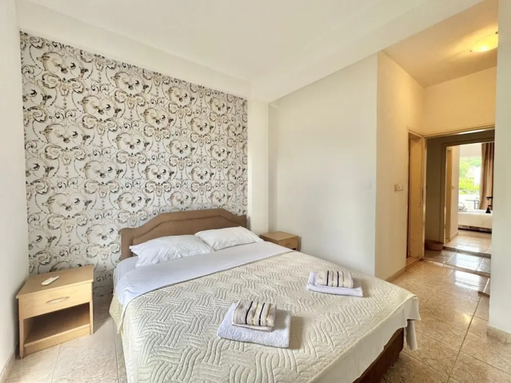 B&M Holiday Rooms — комфортный отель в Будва