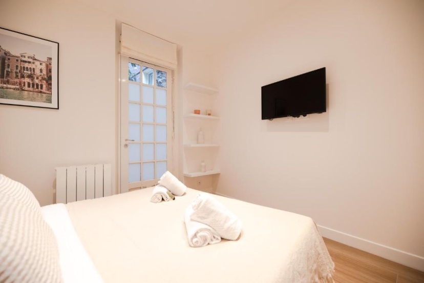 Цены на Beautiful Apartments in le "Haut Marais" в Париже