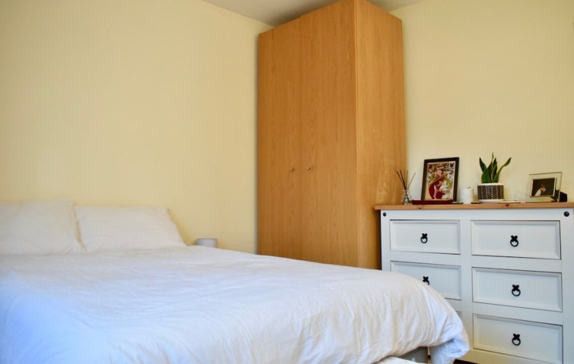 Spacious 2 Bedroom Apartment in Greenwich — отель с удобным расположением в Лондоне