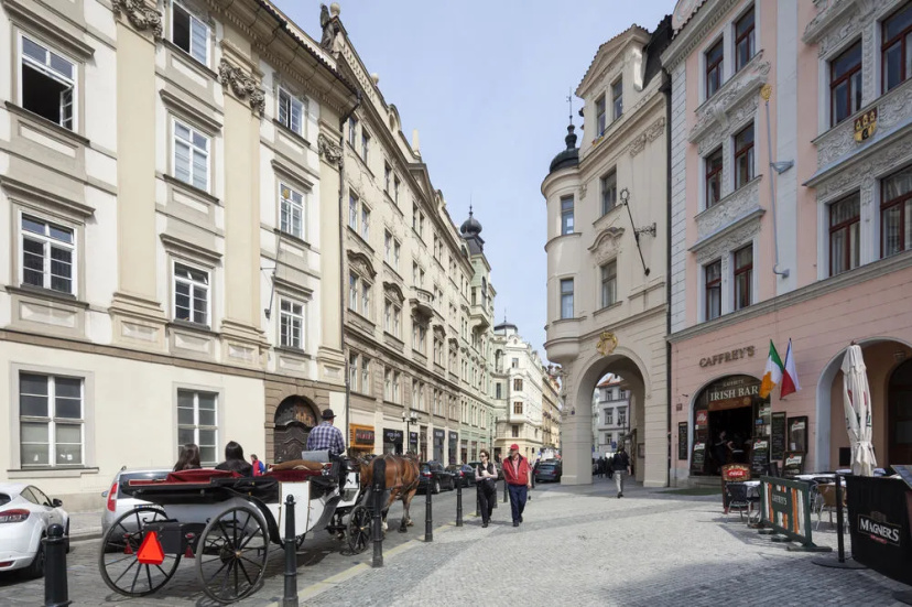 Old Town Square Apartments — отель с удобным расположением в Праге