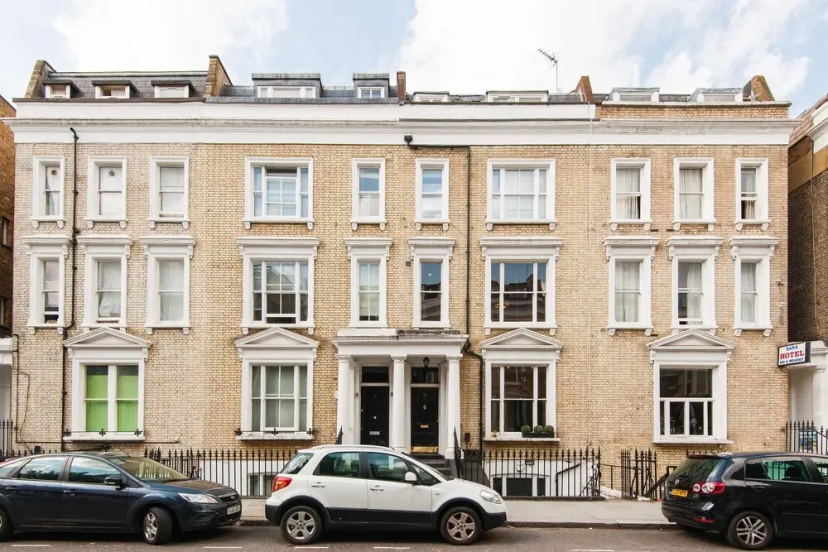 The Eardley Crescent Apartment - BAJ — отель с удобным расположением в Лондоне