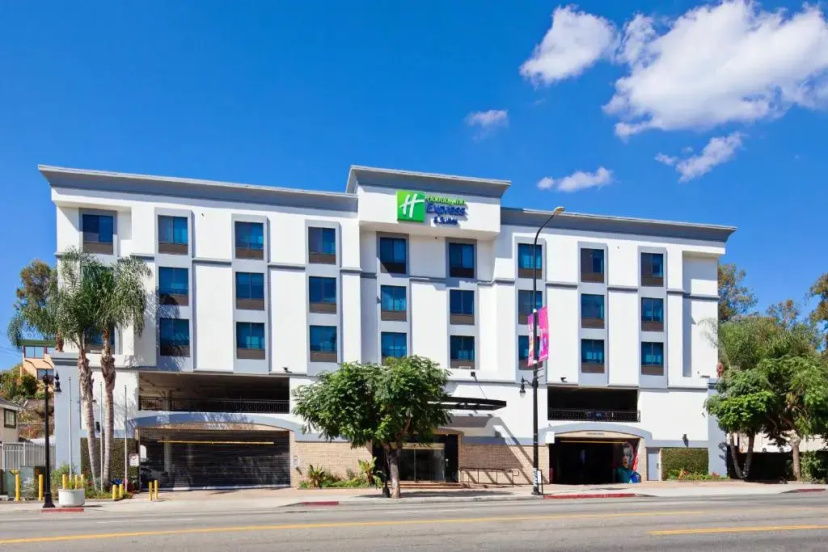 Holiday Inn Express & Suites Hollywood Walk Of Fame — отель с удобствами в Лос-Анджелесе