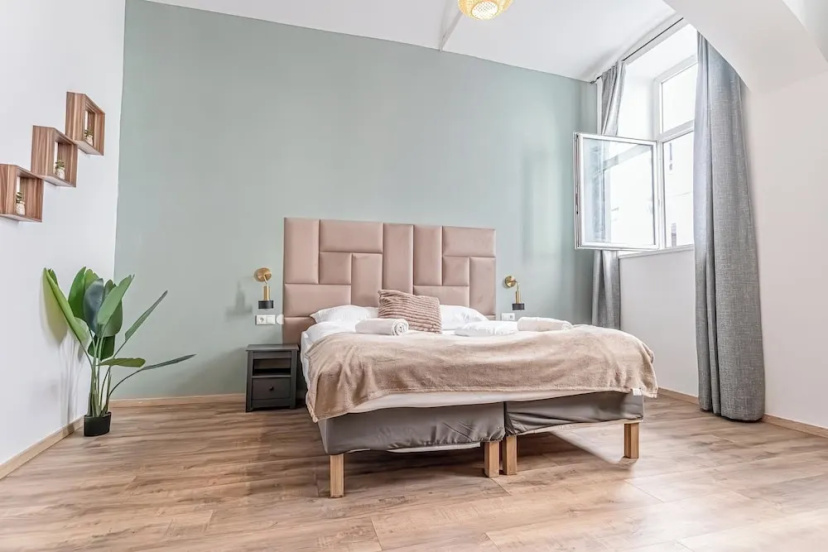 Цены на Chic 1BR Apartment Near Westbahnhof в вене