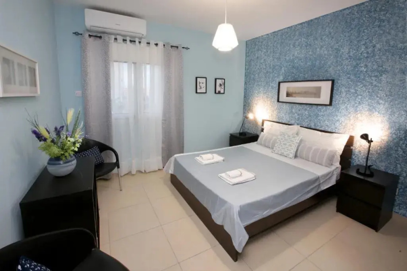 930m to Beach-2 Bedroom+Veranda-Perfect Located — отель с удобным расположением в Ларнака