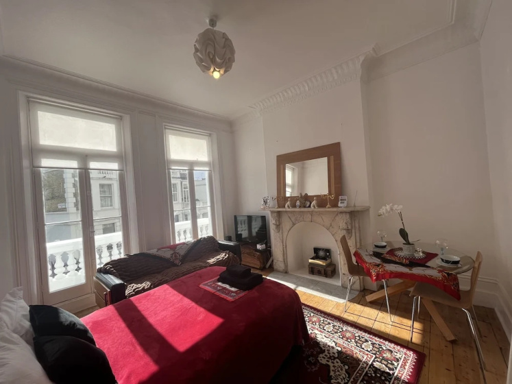 Immaculate 1-bed Apartment in London — отель с удобствами в Лондоне
