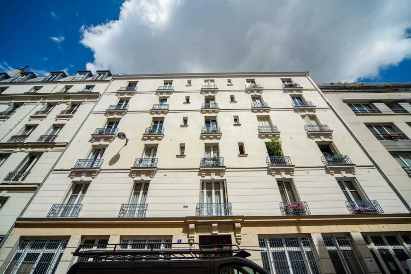 Luxe Apartment Near Père Lachaise Cemetery — отель в Париже, Франция