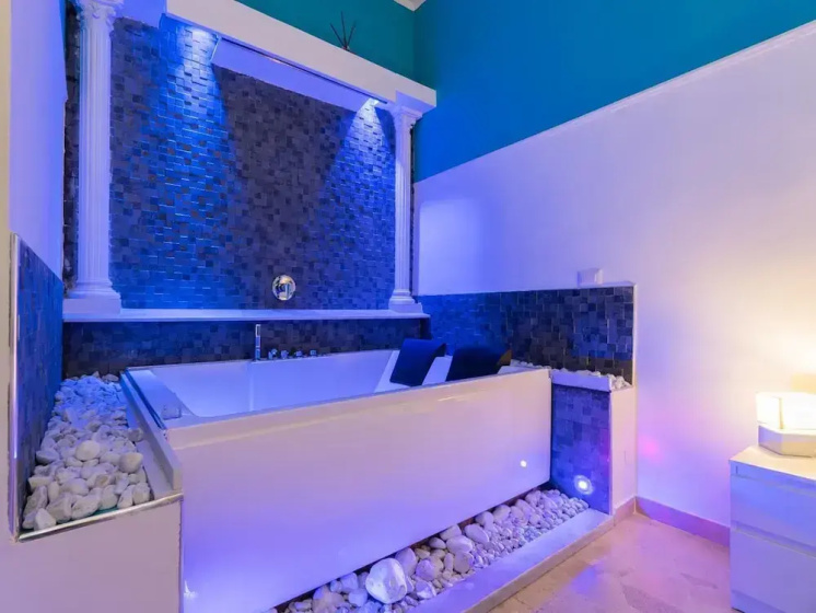 Belledonne Apartments — комфортный отель в Неаполе