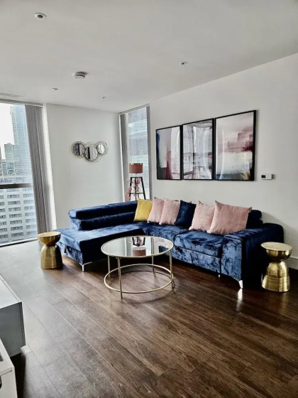 Цены на Cozy London Apartment Canary Wharf в Лондоне