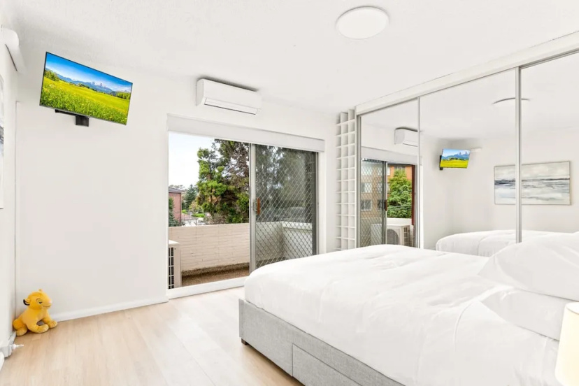Bright and Convenient Apartment, Close to Shops — отзывы гостей и цены