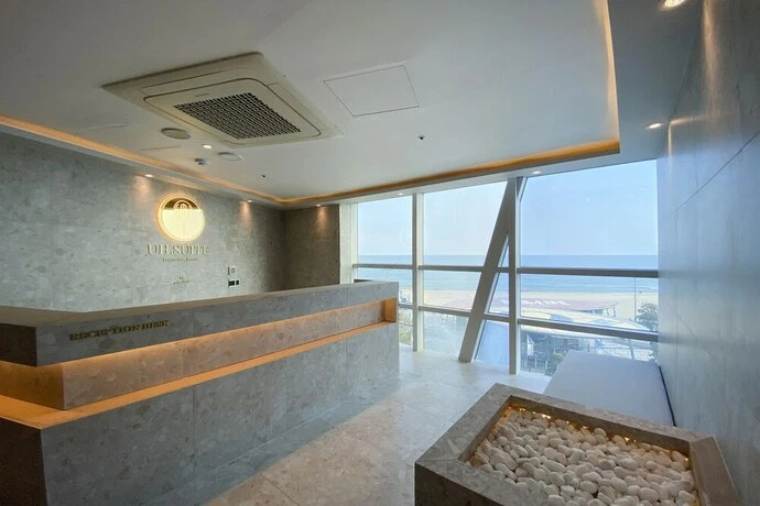 Uh Suite Haeundae Landscape 3Rd Floor — отель с удобствами в Пусан