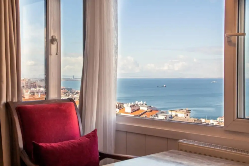 Flat With Mesmerizing Sea View in Konak — отель с удобствами в Измире