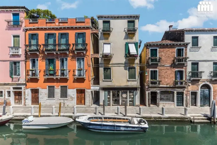 Ca' Canaletto Canal View — забронировать отель в Венеции