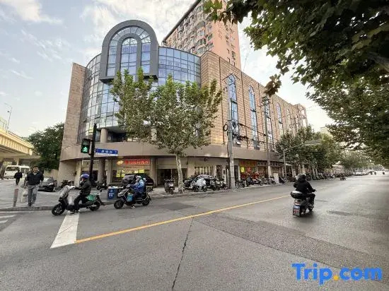 Xinao Serviced Apartment(Shanghai Stadium, Xuhui Riyouguang Center Store) 2 — отель в Шанхае, Китай