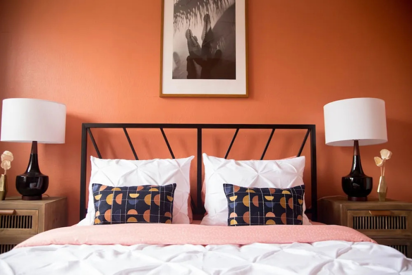 Цены на Beverly Boulevard! Cozy Studio! Sleeps 2! в Лос-Анджелесе