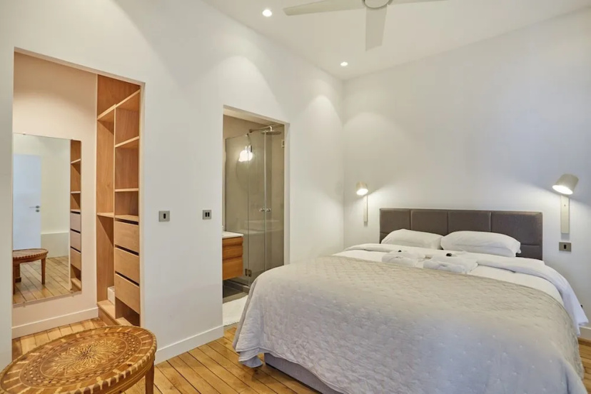 Amazing 2 Bedrooms Apartement Paris Center — отель с удобным расположением в Париже
