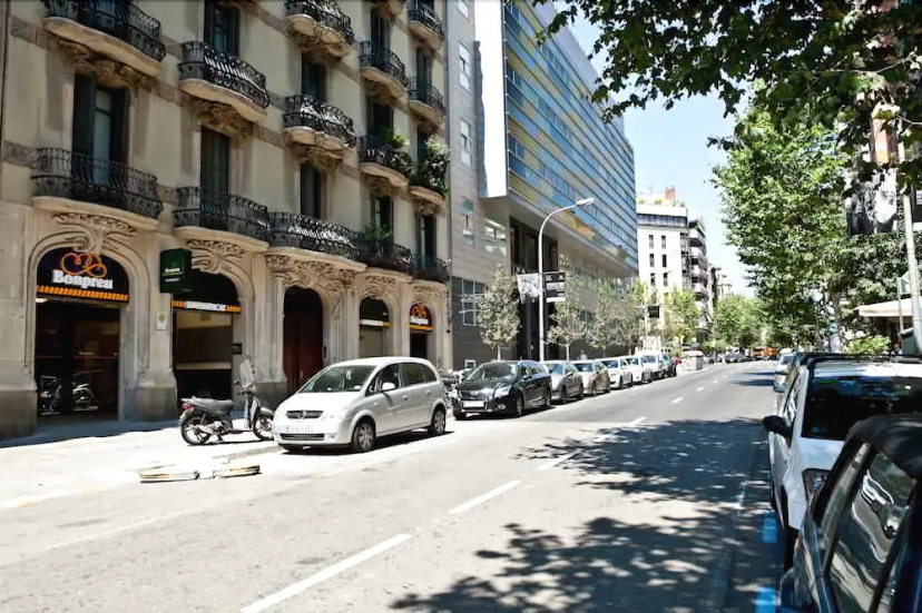 Eixample Comfort Apartment — забронировать отель в Барселоне