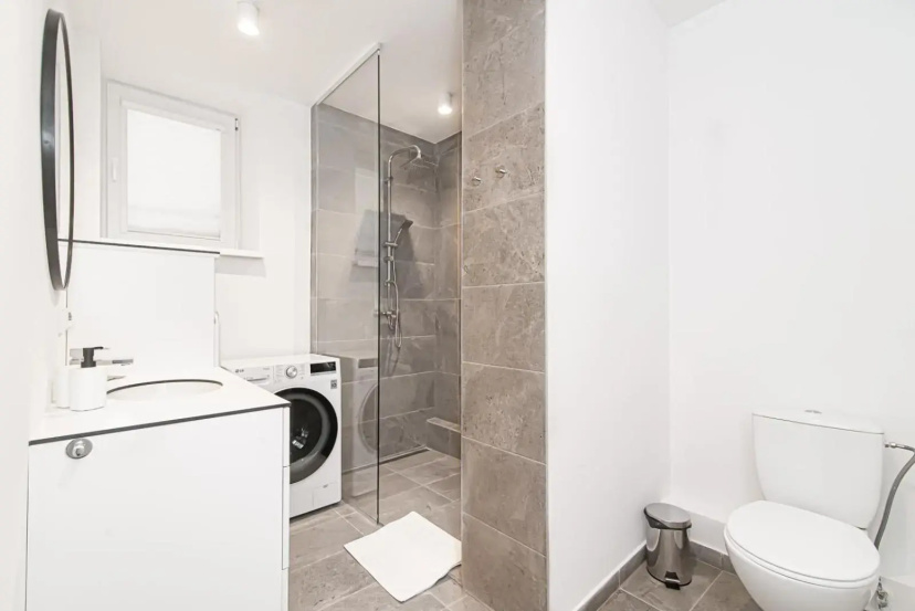 Spacious 2-bedroom apartment in Vilnius Old Town by URBAN RENT — отель в Вильнюсе, Литва