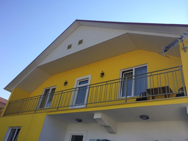 Yellow Guest House — комфортный отель в Сириусе