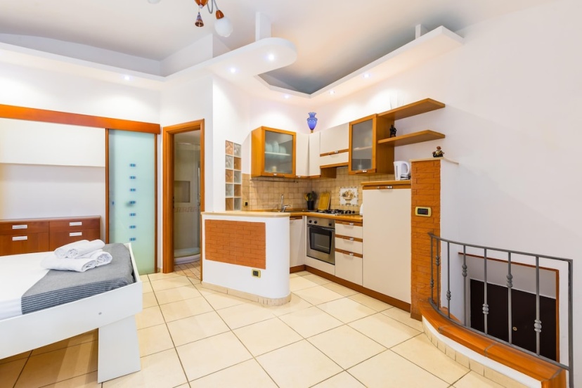 Tolentino Studio Flat by Napoliapartments — отель с удобствами в Неаполе