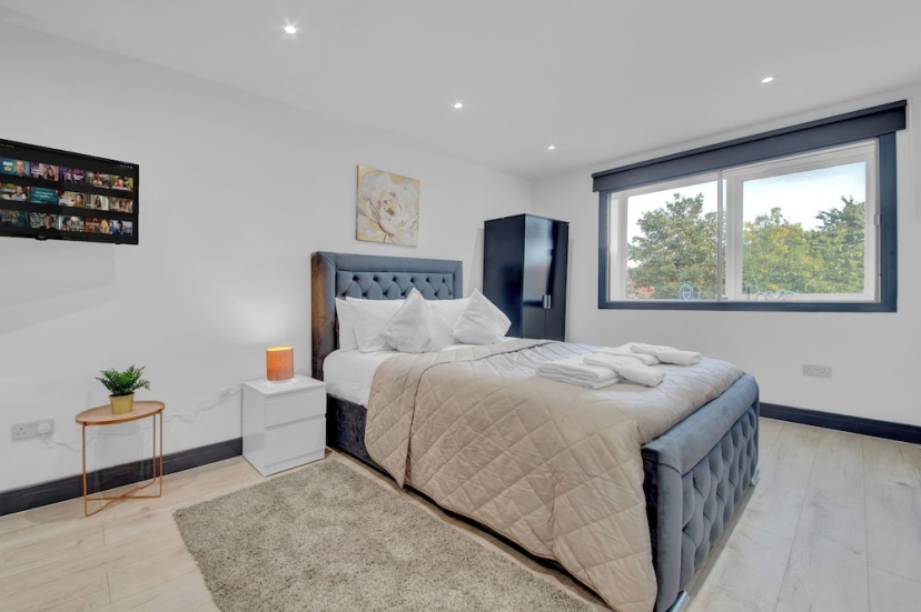 Captivating 1-bed Studio in Feltham — отель с удобным расположением в Лондоне