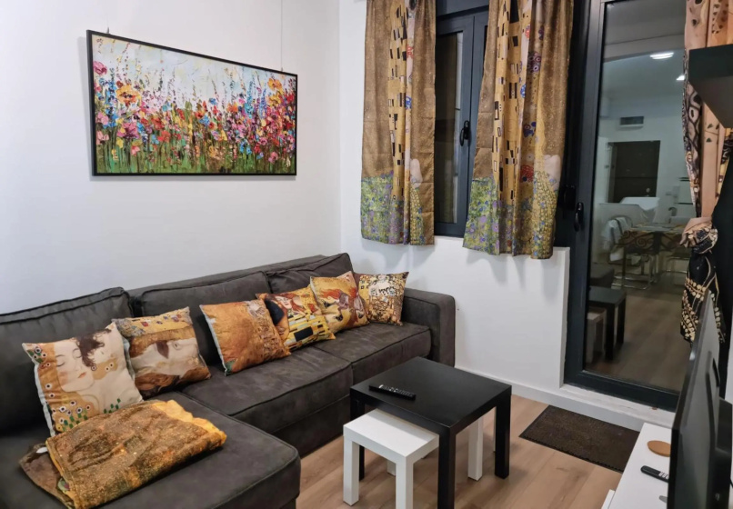 Klimt Business Grade All New Comfortable Apartment — отель с удобствами в Белграде