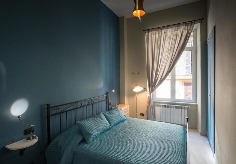 Duomo Regina Apartments — забронировать отель в Неаполе