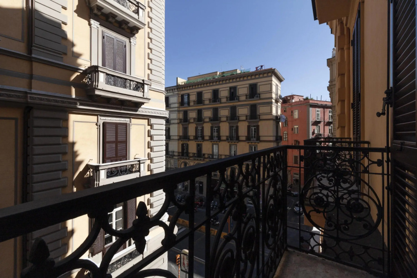 Palazzo Nan 3 Piano Scala C — отель с удобствами в Неаполе