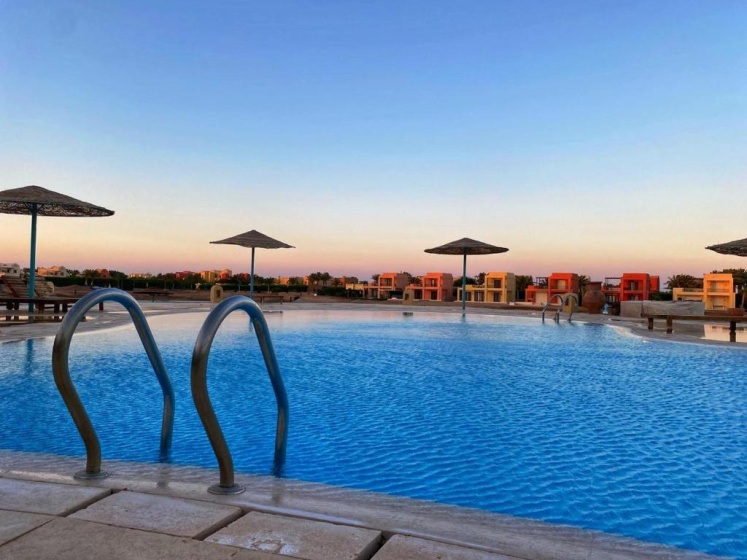 West Golf Apartment Complex, Qesm Hurghada — отель в эле, Египет