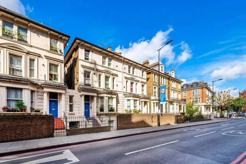 1BR Stylish Apartment in Earls Court! — отель с удобствами в Лондоне
