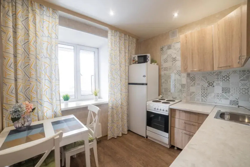 Apartment On Uchebnaya 7 — забронировать отель в Томске