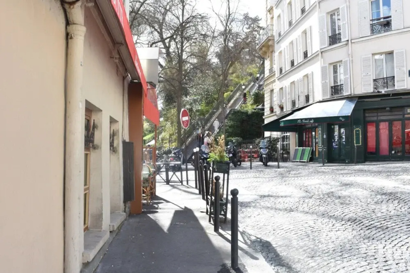 Parisian Apartment at the Foot of Montmartre — отель с удобствами в Париже