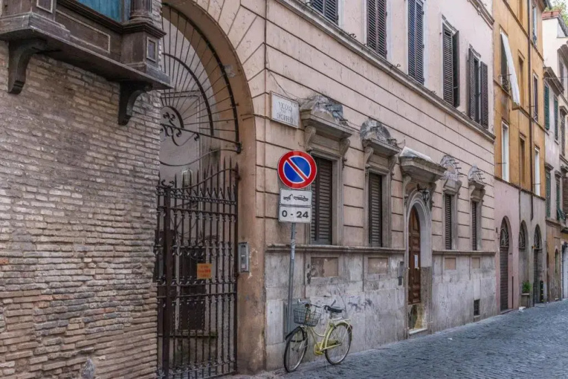 La Porta Rossa di Borgo - Vatican Luxury Suite — комфортный отель в Риме