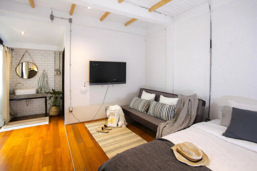 Designer Loft Guest House-5 bedroom with garden — забронировать отель в Бангкоке