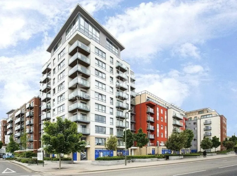 Цены на London - Apartment - Sleeps 2 - Garden - Pool в Лондоне