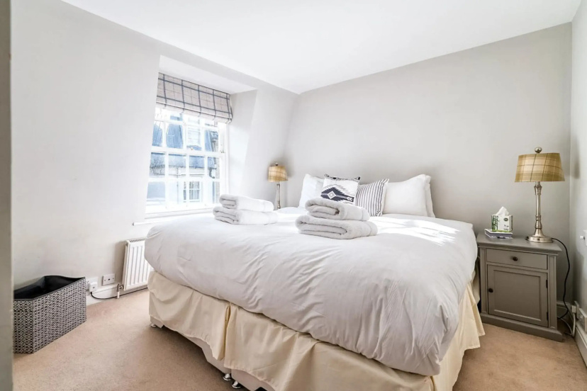 Cozy and Spacious Kensington Maisonette — отель с удобствами в Лондоне
